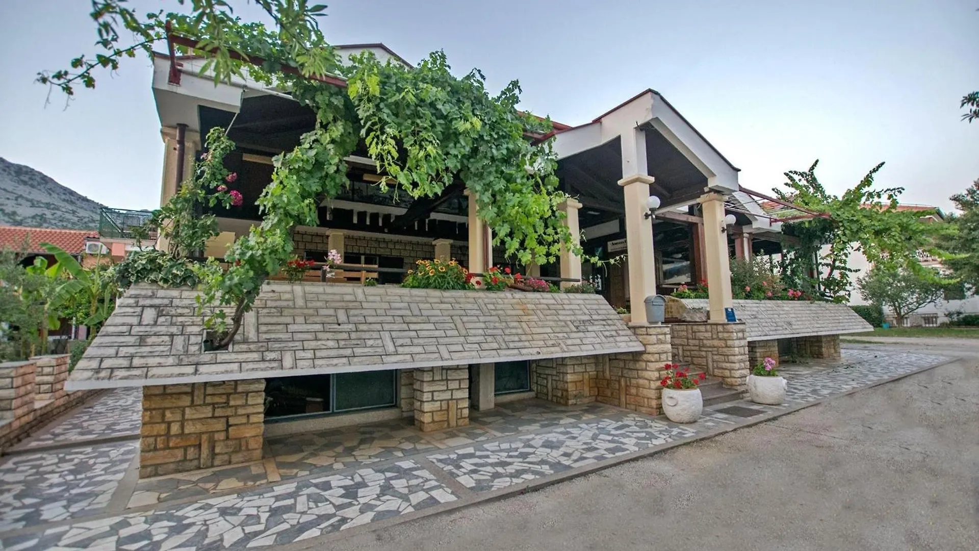 Apartments And Room Adriana Starigrad Paklenica