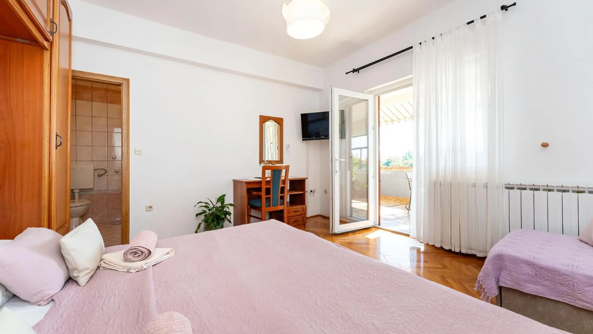 Apartments And Room Adriana Starigrad Paklenica