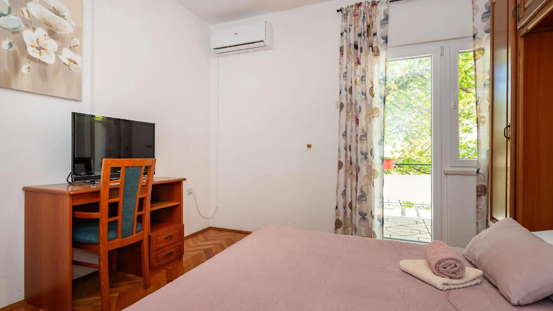 Apartments And Room Adriana Starigrad Paklenica Croatia