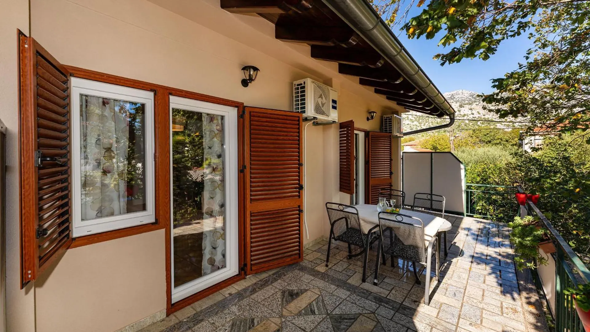 Apartments And Room Adriana Starigrad Paklenica